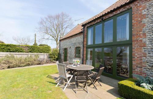 Long Barn, Rookery Farm - Photo 3