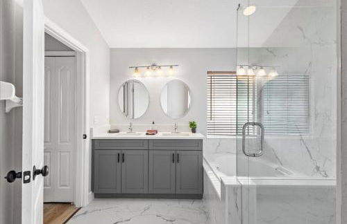 NEW - Poolside Oasis Heated POOL Home - 2000 SF - Foto 13