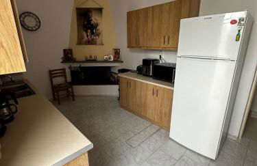 Εξοχική Μονοκατοικία με αυλή και εξωτερική αποθήκη-Country house with yard and external warehouse - Foto 9