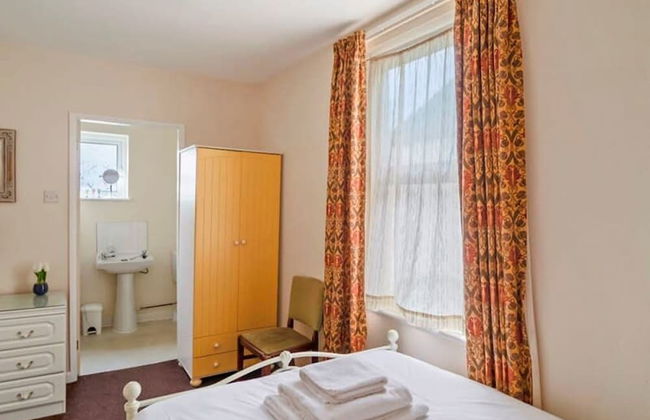 4 Bed Homely Retreat - Wolverhampton - Foto 6