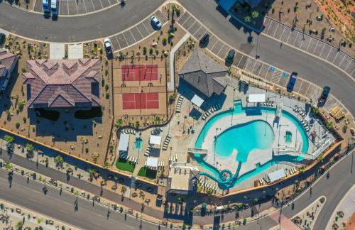 Adventure Base Camp Pet Friendly with Resort Living Pool, Arcade, Pickle-ball - Foto 25