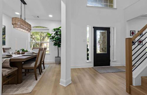 Heated Pool & Spa Mini Golf Bowling Game Room perfect for family - Photo 14