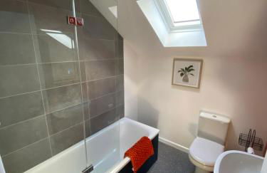 stylish and modern Spacious 2 bedroom apartment - Photo 8