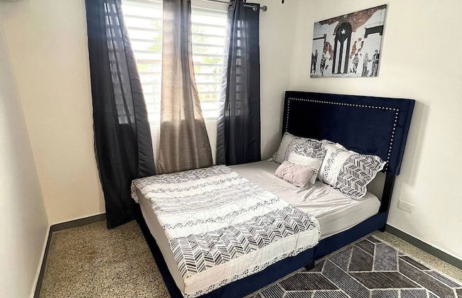 Stylish Remodeled 3BR w Yard Near Airport and Beaches - Photo 2