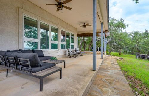 Modern Fischer House with Deck, Fire Pit and Hot Tub! - Foto 28