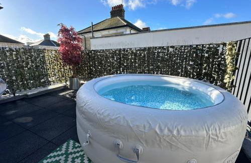 Central Eastbourne Escape with Rooftop Jacuzzi - Foto 1