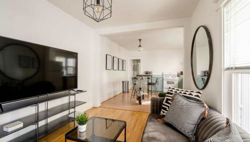 Hipster Vibe Apartment - Food Carts & Live Music - Photo 5