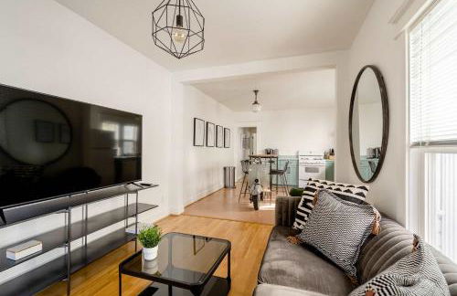 Hipster Vibe Apartment - Food Carts & Live Music - Photo 5