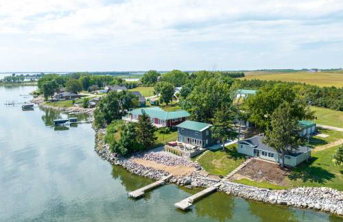 Lakefront Cabin with Patio and Views in Lake Norden - Foto 25