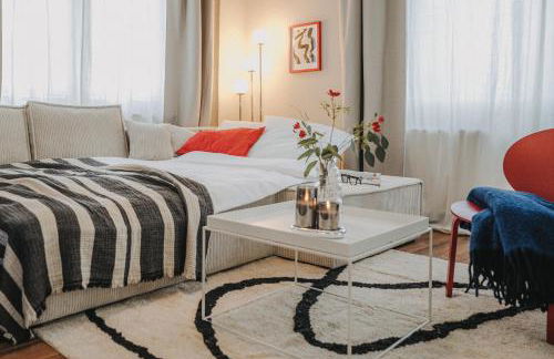 JOBOSTAYS - LINDEN Family Apartment Oldenburg - sehr geräumig 110m2 - Terrasse mit Gartenblick - voll ausgestattete Küche - 2 Bäder - Babybett - 10 Min zu Fuß zum Bahnhof - kostenloses WLAN - Parkplatz - kontaktfreier Check-In - Photo 35