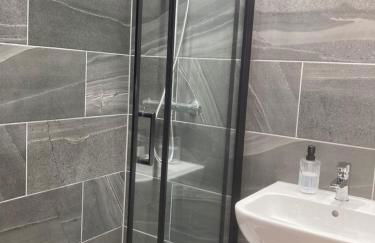 Cheshire Home Stays - Photo 5