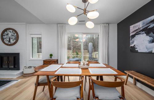 Tranquil Light-Filled Retreat 3BR Ranch - Photo 15