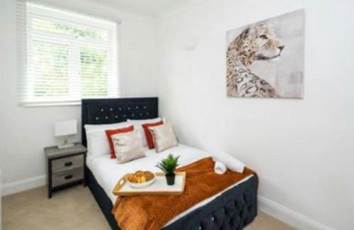 Where Style & Convenience Combine- Photo ID Required - Foto 16