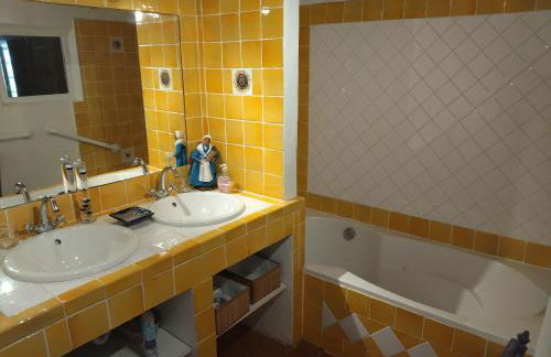 Bastide Magnolia - Gite et chambres d 'hôtes Les dépendances, Roussillon - Foto 31