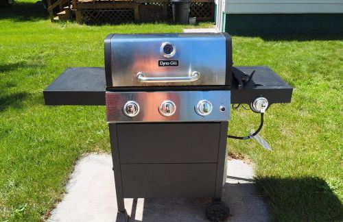 The Cute & Cozy - Lower Apt - Great Location! - Photo 11