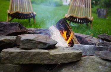 The Swiss Hill Farmhouse - 5 Bedrooms w Hot Tub - Foto 42