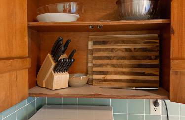 Cozy Victorian Apartment Downtown Sleeps 5 - Foto 22