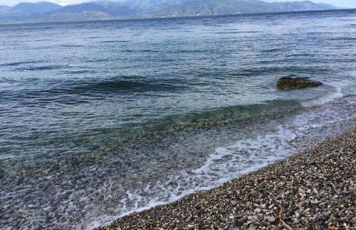Steinturm mit Dach-Terrasse zwischen Fluß, Meer und Gebirge- Spiti Pirgos - Foto 49