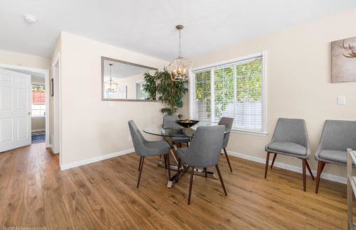 CDA Getaway! King Beds, Gear Storage, RV & Trailer Parking, 1 Mile to the Lake! - Foto 8