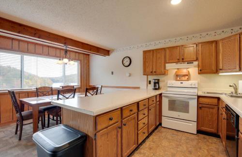 Upson Ski-InandSki-Out, End-Unit Cabin with Fireplace! - Foto 7