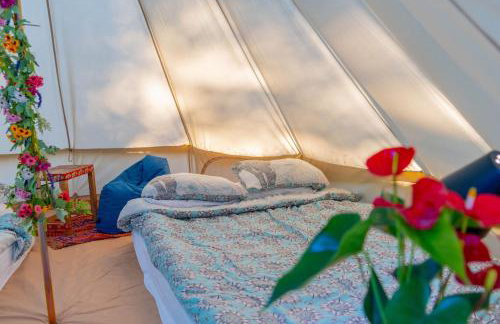 Wood Cabin & 4 Large Bell Tents - Hapus Hideaway - Foto 41