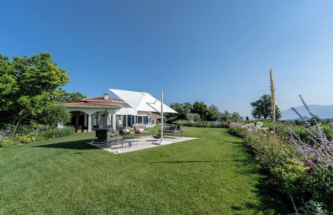 Green and Blue Villa by Wonderful Italy - Photo 73