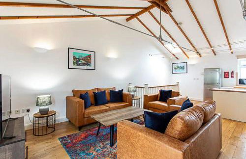 2BR, Gated parking, 50" TV, Nespresso machine - Foto 24