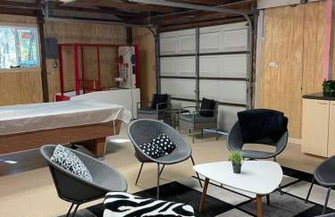 Sister Lakes Lakeside House - Sleeps 16 - Foto 6