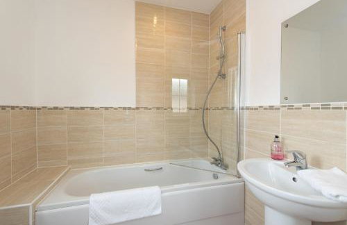 Park View - Stunning 2 bedroom house, both en-suite, 2 parking - Foto 11