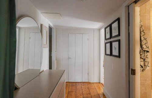 Historic Home near Stony Brook Village & Beach - Foto 59