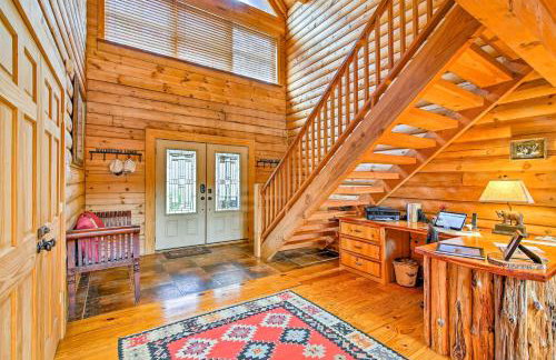 Lake Hartwell Lodge with Dock, Theater and Hot Tub! - Foto 13