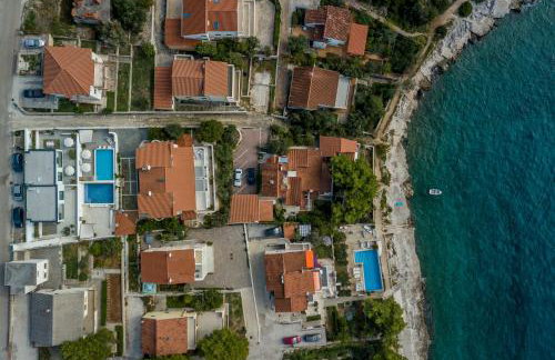 Holiday home Lola, sea on a palm! HEATED POOL - Photo 18