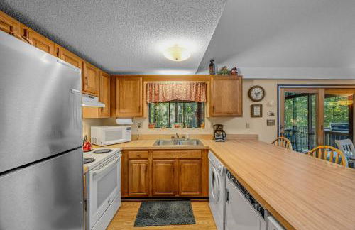 Fox Hollow - Hot Tub, Wifi, Pet Friendly, Screen Porch, Deck, Recreation Center, Pool Access, Golf Nearby, Hiking, Grill, Fireplace, King Bed - Foto 33