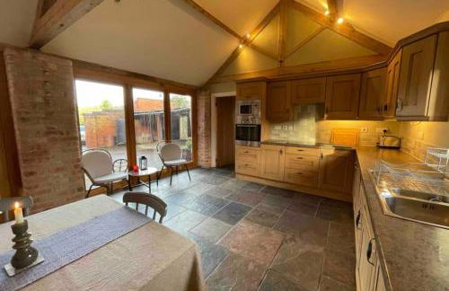 Stunning rural Barn Conversion - Photo 3