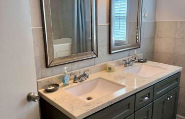 Serene Bayou Retreat - Spacious Family Home - Foto 16