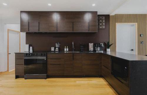 Luxury 3BD Short Walk to Airport - Foto 8