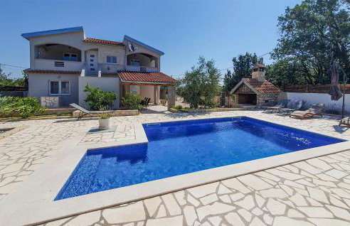 3 Bedroom Cozy Home In Sukosan - Foto 1