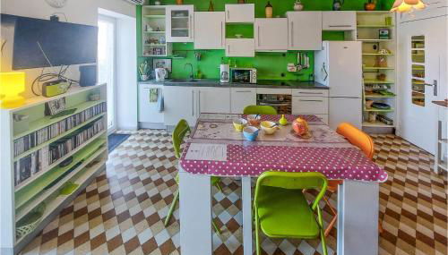 Awesome Apartment In Saint-Étienne - Foto 4