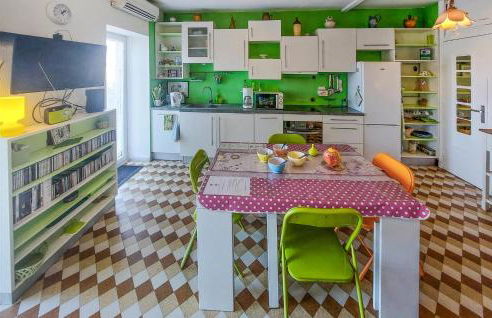 Awesome Apartment In Saint-Étienne - Foto 4