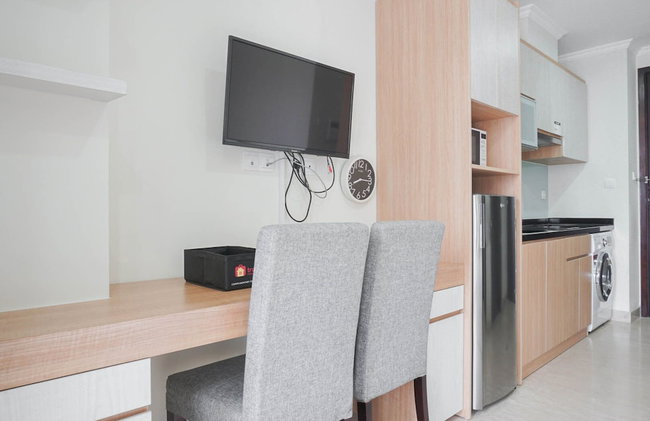 Best Studio with Pool View at Menteng Park Apartment - Photo 17
