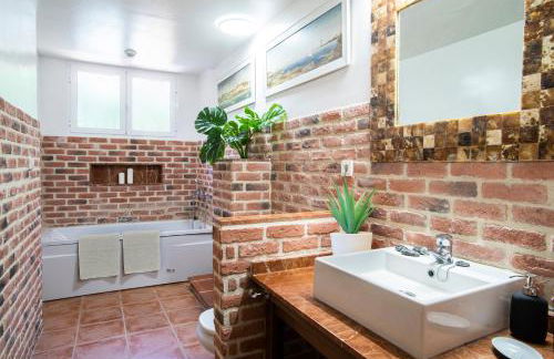 10 Bedroom 5 Star Luxury Villa & Heated Pool for 5 to 28 Guests near Alicante - Foto 41