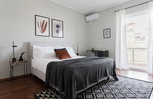 Celestial 3BR Apartment with Balcony - Foto 1