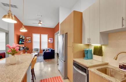 1B1B LUX 1st Flr Apt-2min to TCU+King Bed+Pool+Gym - Foto 8