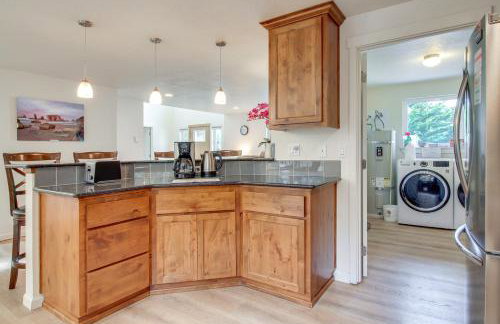 Spacious Bandon Getaway - 2 Blocks to Ocean! - Photo 10