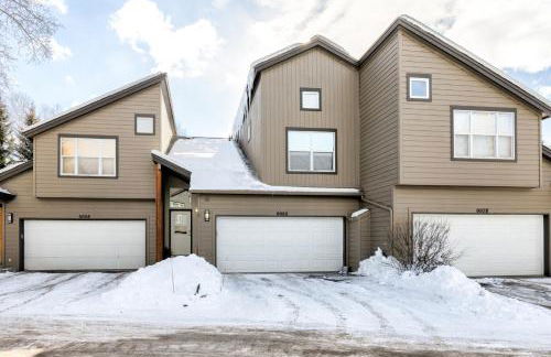 Perfectly Located 3 Bed 3.5 Bath Beautiful Townhome - Photo 30