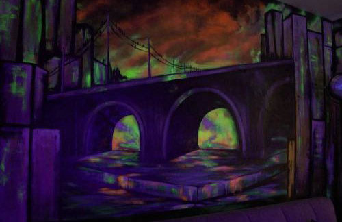 Artful Retreat - King Bed, Work Desk, WIFI, Unique Murals, Perfect for Business Travelers, Downtown & Near Universal Studios - Foto 4