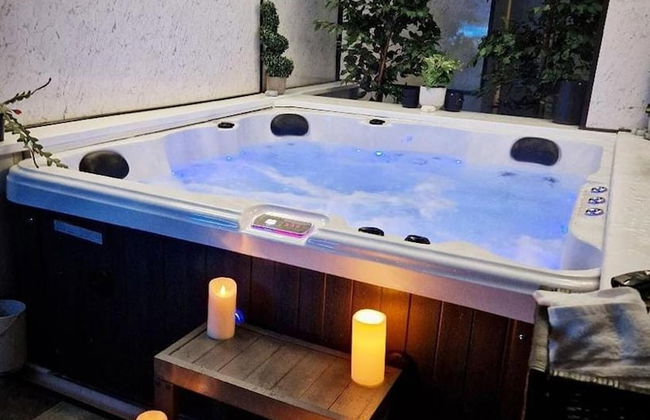 1 Bed Flat - Sleeps 2 - Jacuzzi - Parking - Wifi - Foto 1