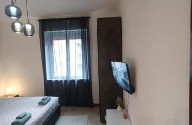 Central Milano 2-Room Apartment with Balcony - Photo 1