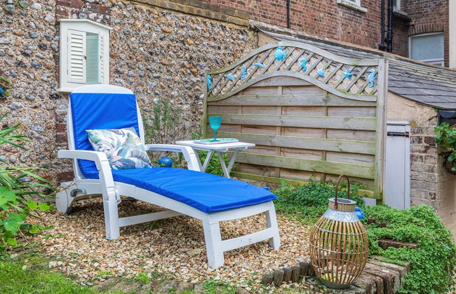 Seafront Apartment Private Garden & Free Parking - Foto 17