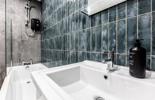 Waterfront 2 Bed Apartment - Free Parking & Wi-Fi - Foto 43